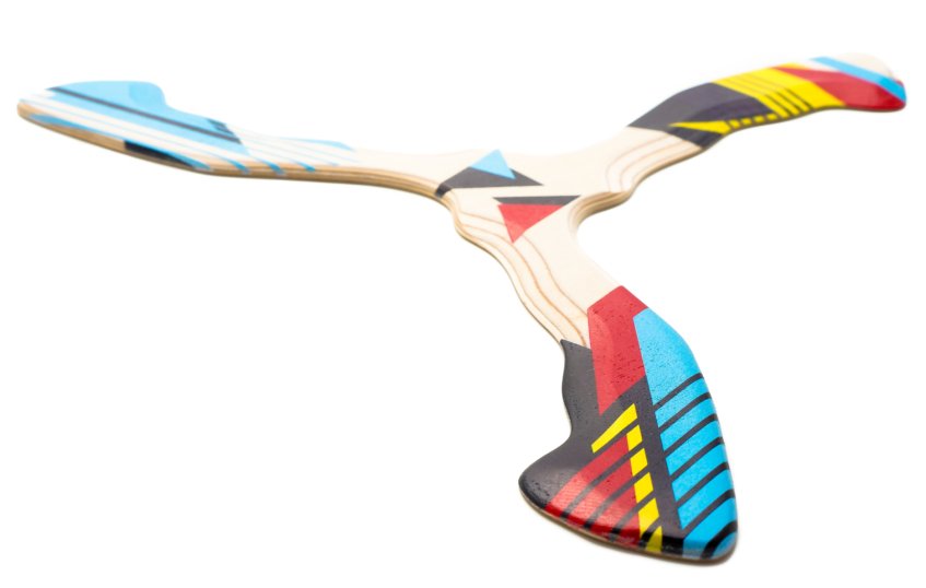 hurricane-boomerang-aerodynamic-profile-4mm Side profile of the Hurricane boomerang showing 4mm thick aircraft birch plywood layers.